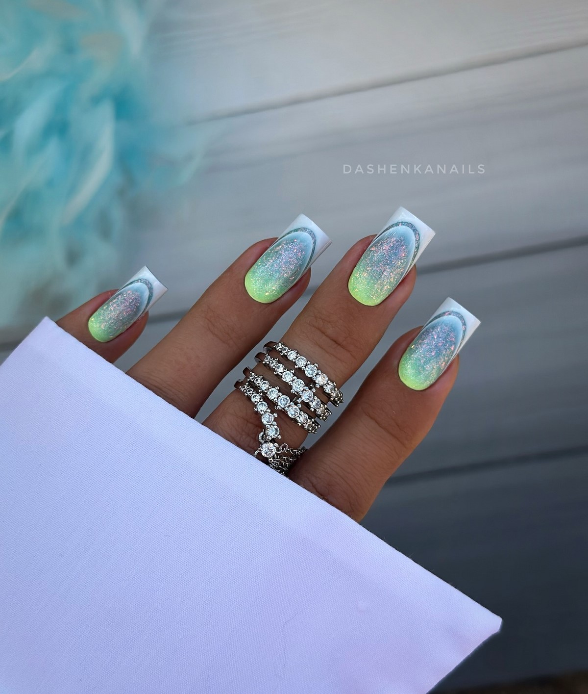 Летний маникюр 2026: главные тренды августа