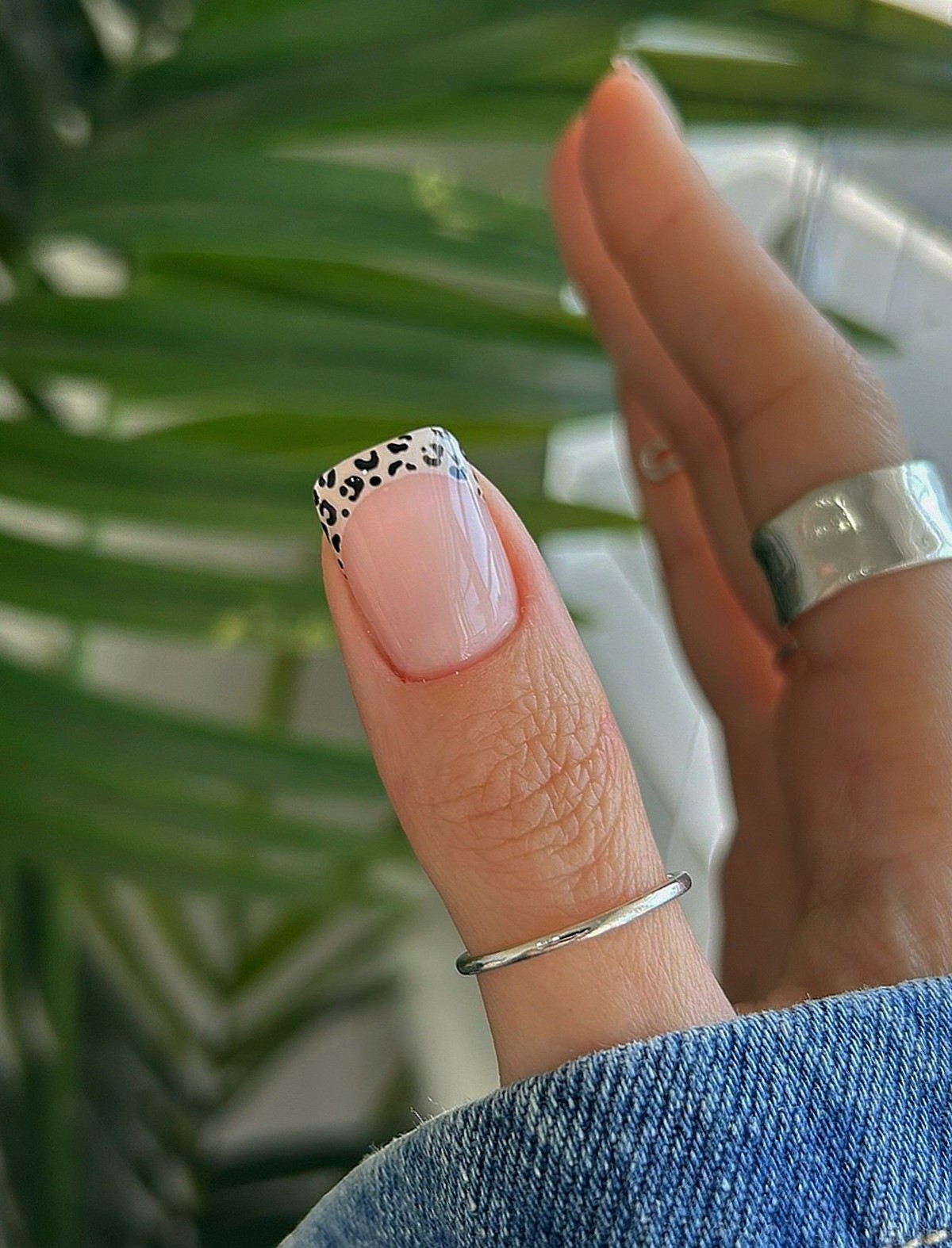 Летний маникюр 2026: главные тренды августа