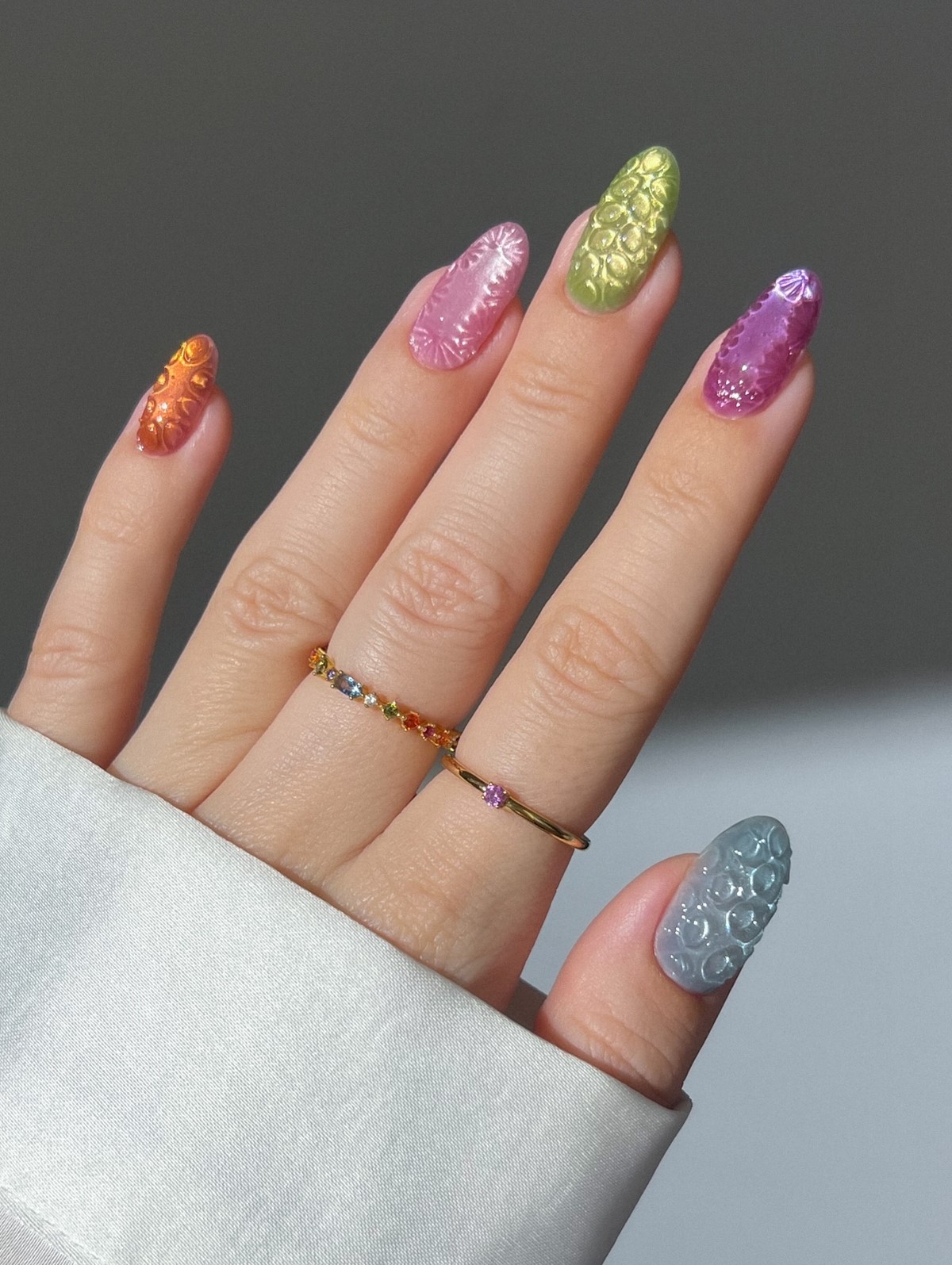 Летний маникюр 2026: главные тренды августа