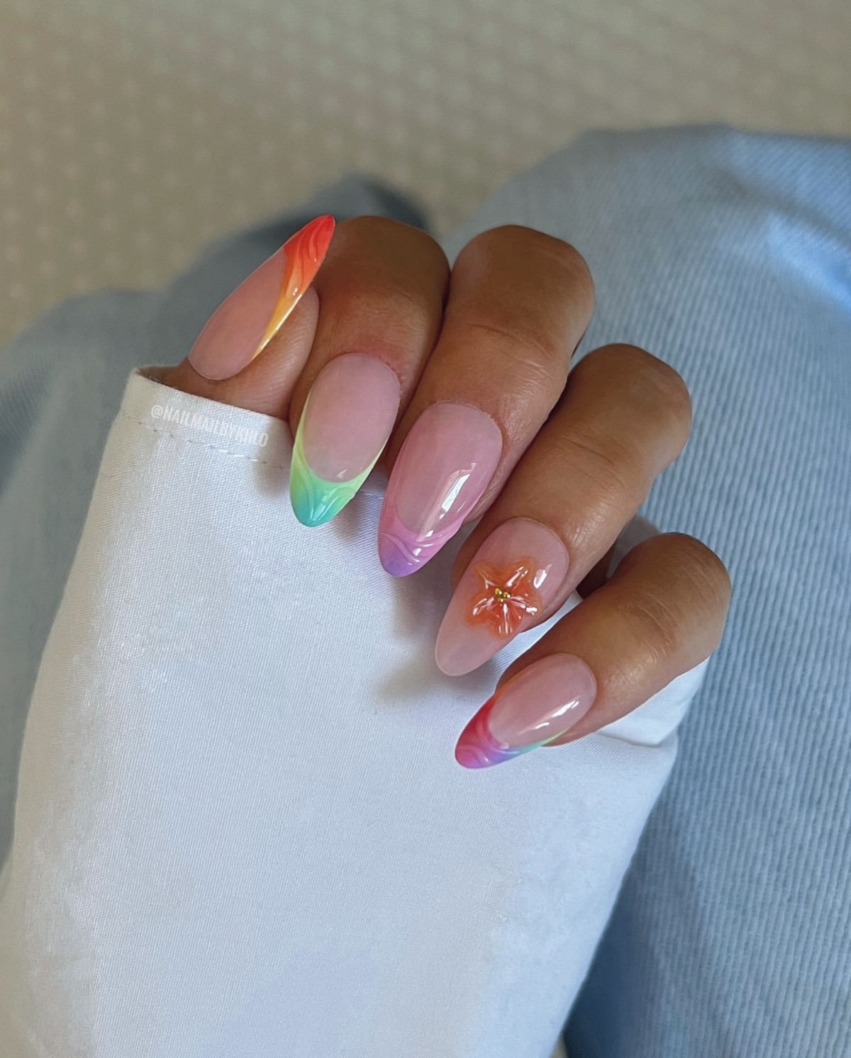 Летний маникюр 2026: главные тренды августа