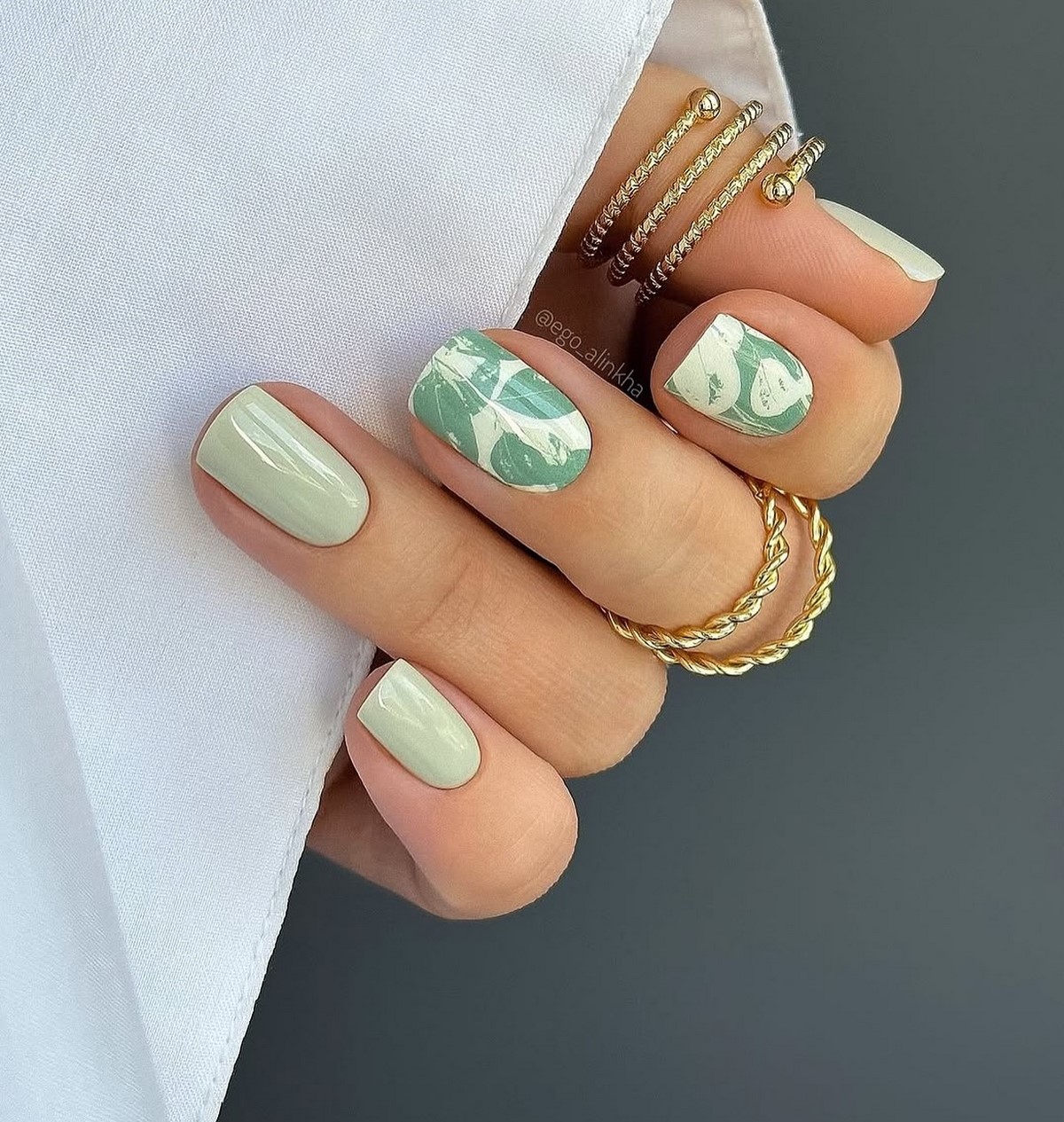 Летний маникюр 2026: главные тренды августа