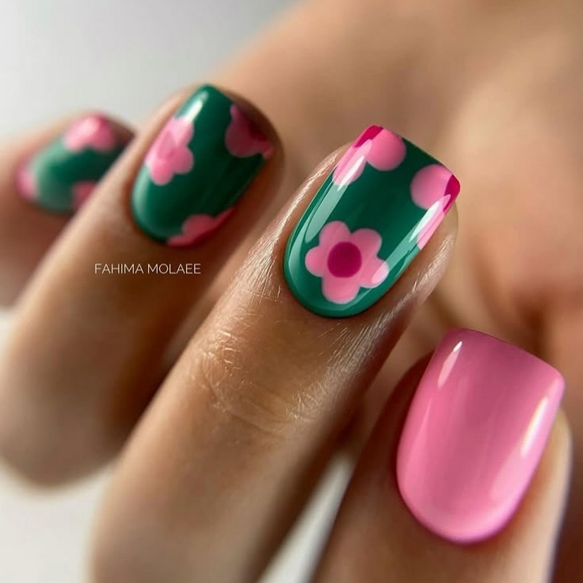 Летний маникюр 2026: главные тренды августа