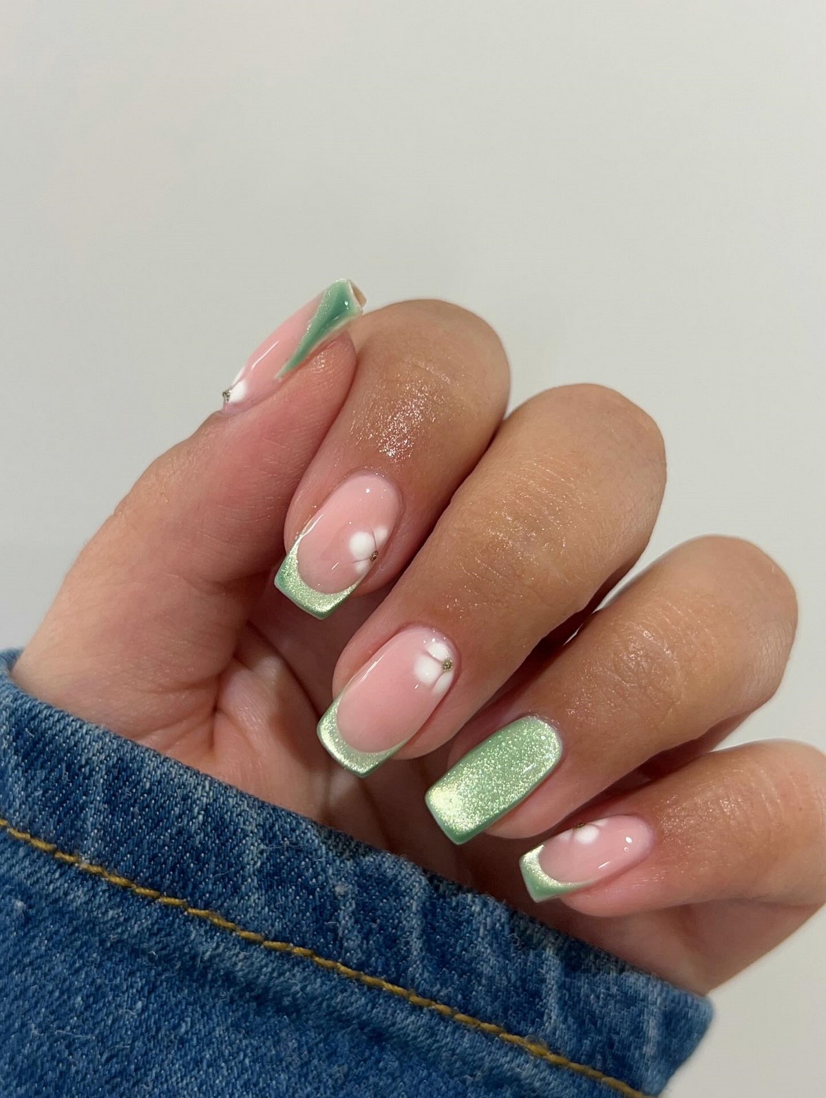 Летний маникюр 2026: главные тренды августа