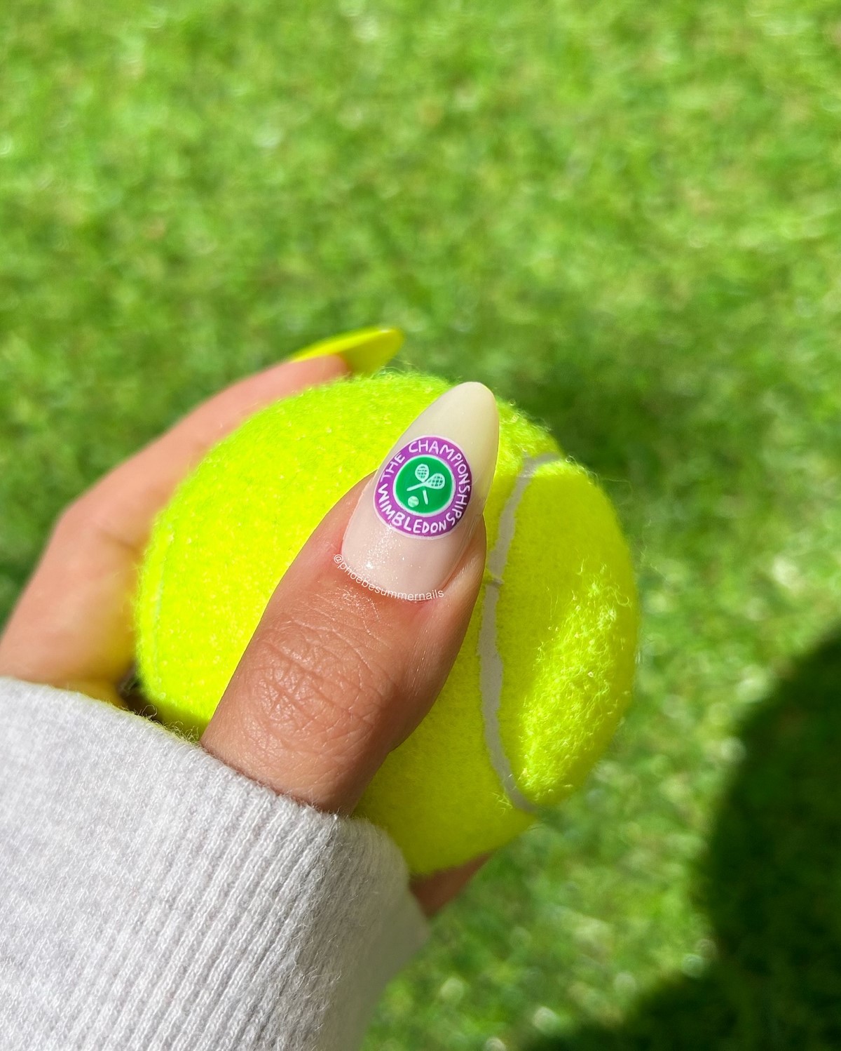 Летний маникюр 2026: главные тренды августа